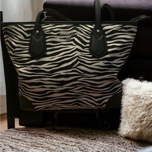 Micheal Kors EUC Black Zebra Tote